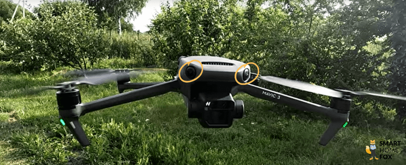 Die vorderen Hindernissensoren der DJI Mavic 3 Cine.